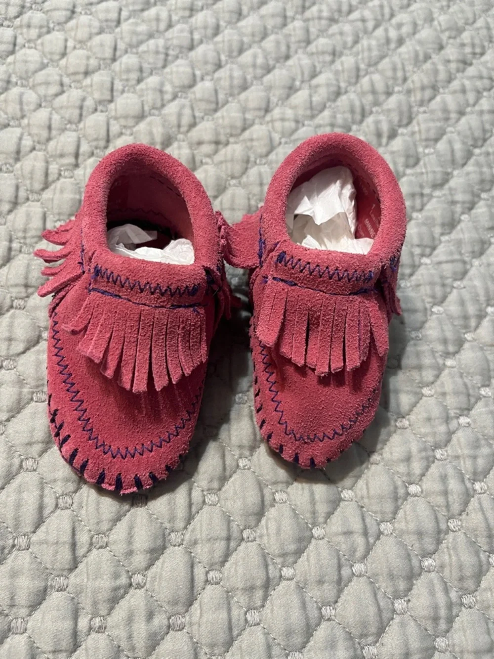 Minnetonka Kids Suede Fringe Moccasins - Pink